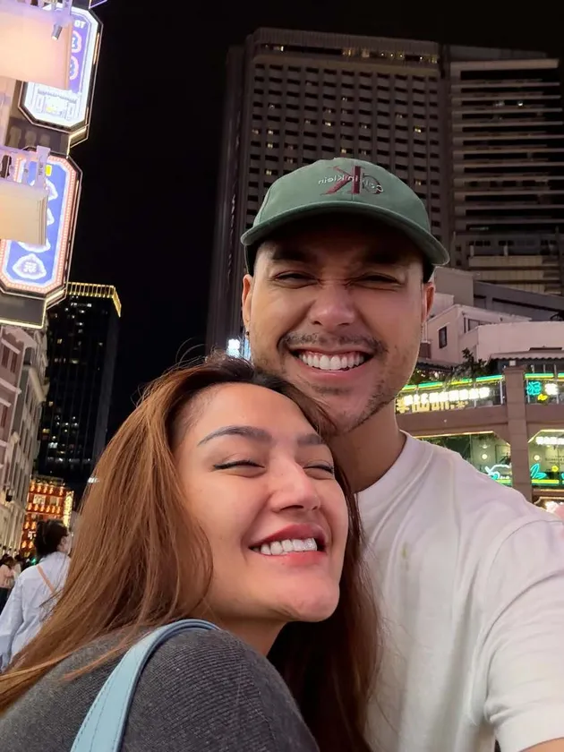 Siti Badriah dan suami bak pacaran lagi