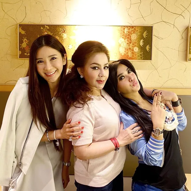 Syahrini - Jamie Chua