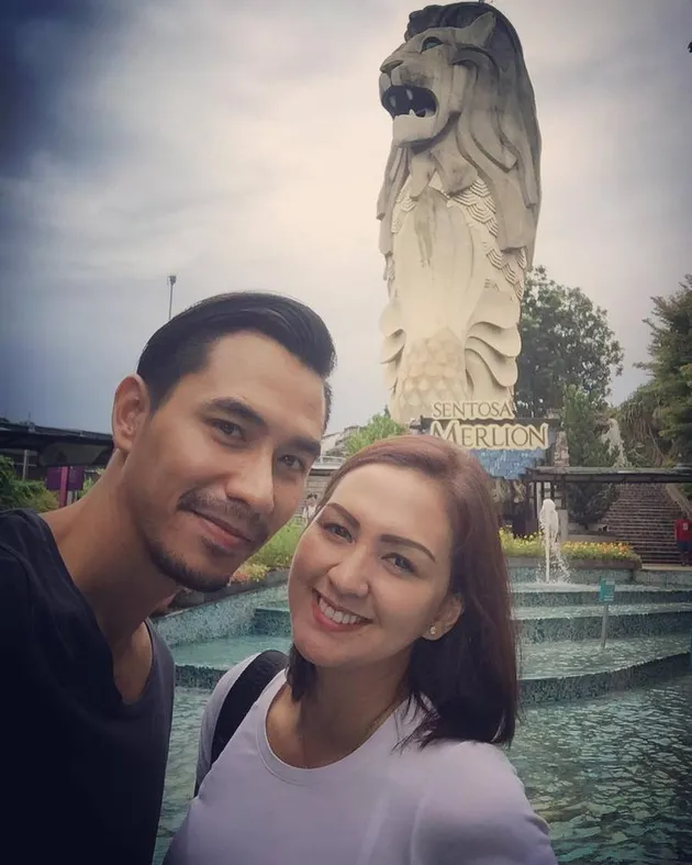 Liburan Donna Agnesia dan Darius
