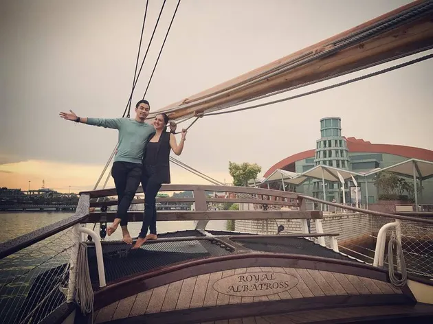 Liburan Donna Agnesia dan Darius