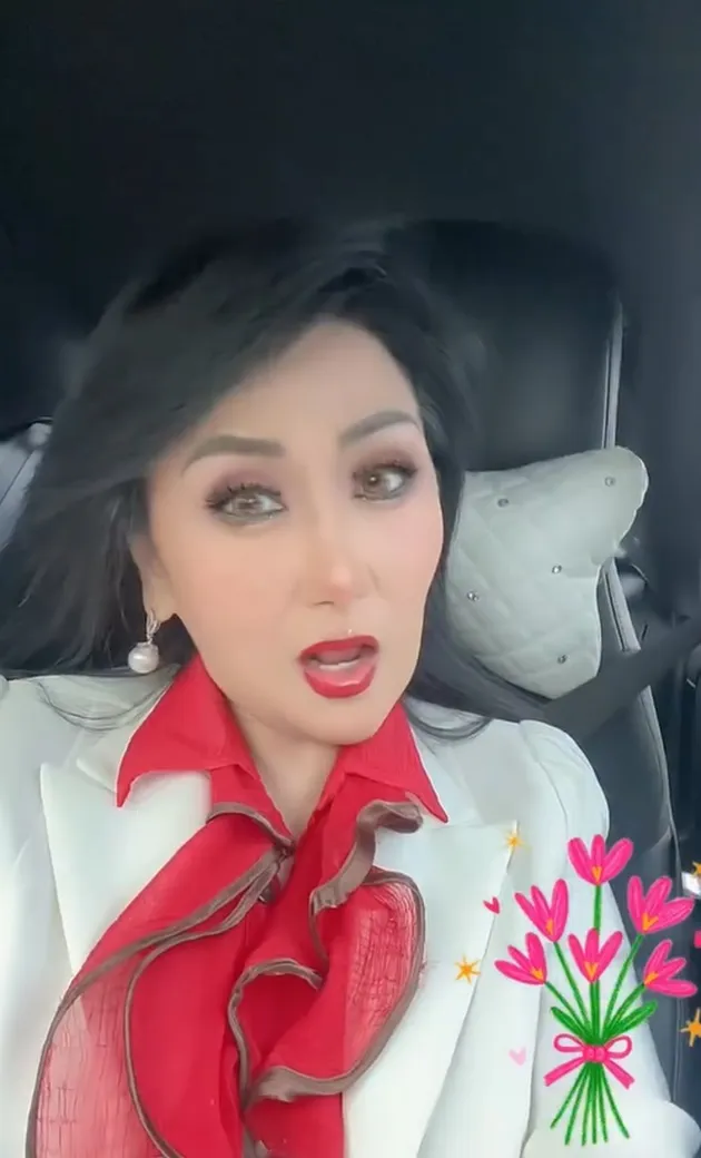 Lita Gading berseteru dengan Ahmad Dhani