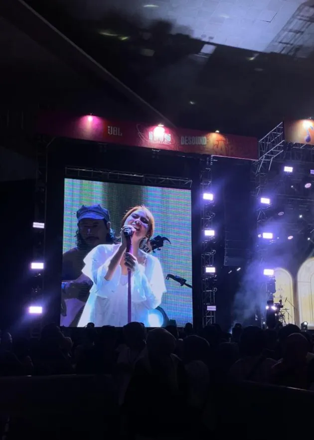 Nadin Amizah di Live Arena Festival 2025