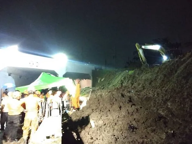 longsor, bencana alam, longsor underpass soetta, longsor soekarno hatta