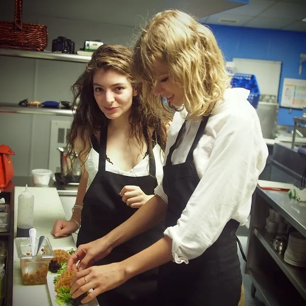 diakui Taylor, Lorde sudah menjadi sahabat terbaiknya dan menjadi inspirasinya dalam menulis.