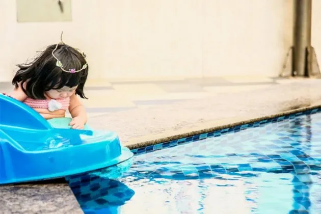 Le Pham Kha Di - bayi ikan duyung gemuk