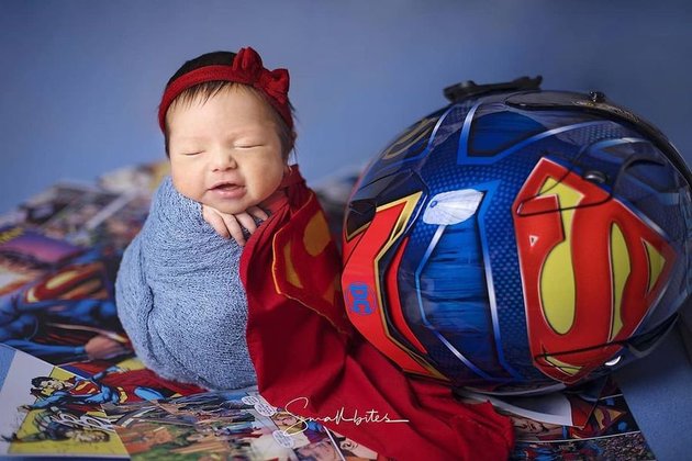 Funny Baby Chloe in 'Super Girl' Photoshoot, So Cute!