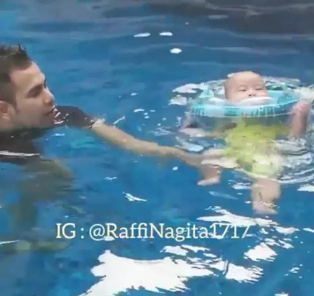 Rafathar renang