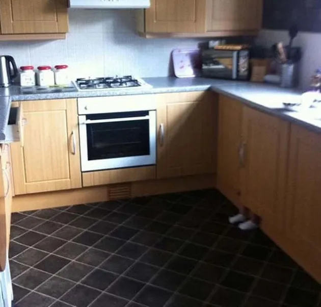 Anak Kecil Main Petak Umpet