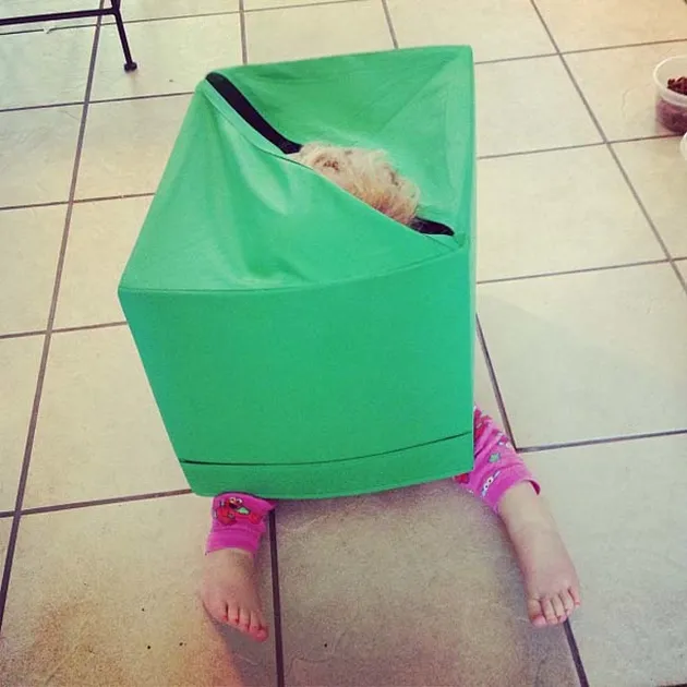 Anak Kecil Main Petak Umpet