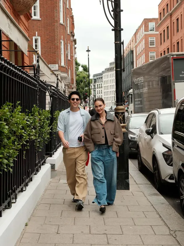 Luna Maya dan Maxime Bouttier Jalan-jalan