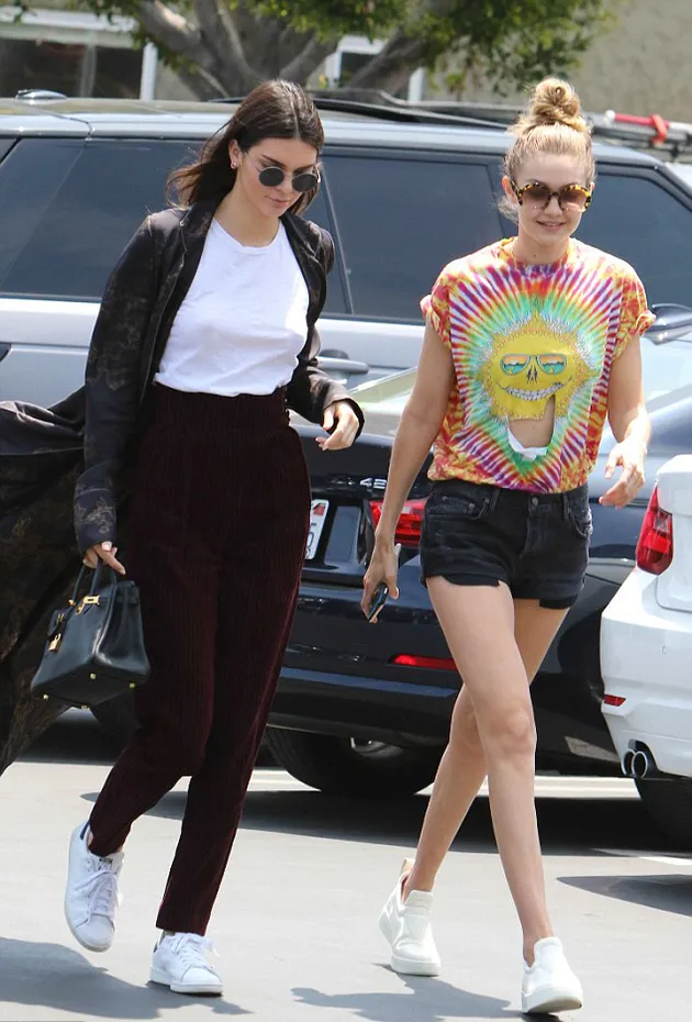 Kendall Jenner Tak Pakai Bra