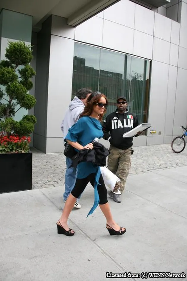 lindsay lohan dan bunga misterius