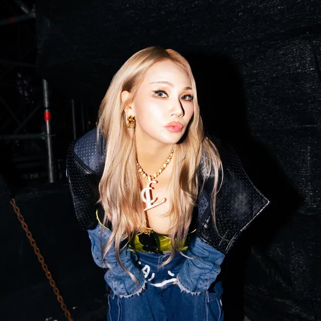 CL Pakai Outfit Denim
