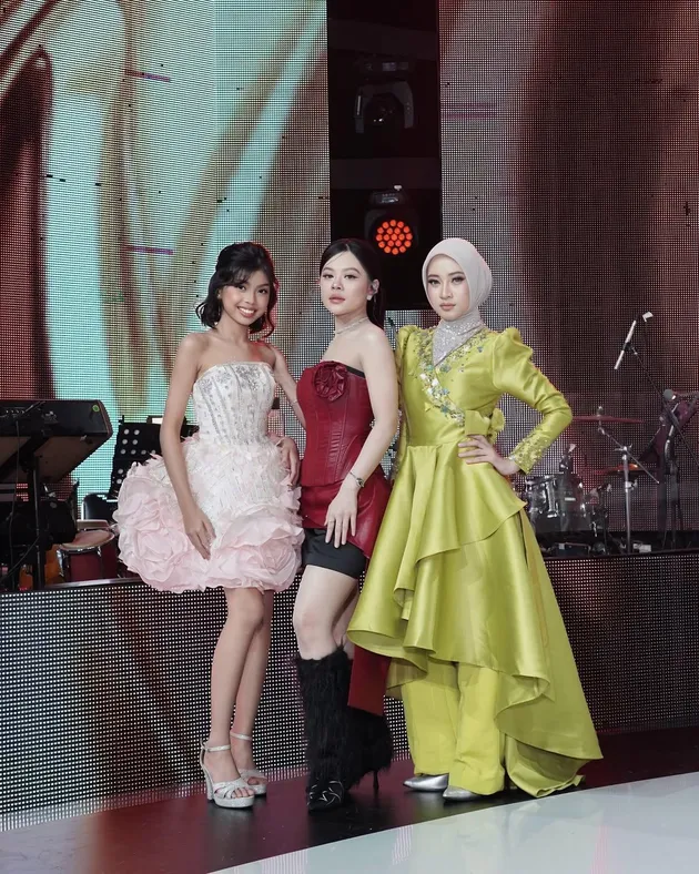 Melly Lee Pakai Outfit Merah Hitam