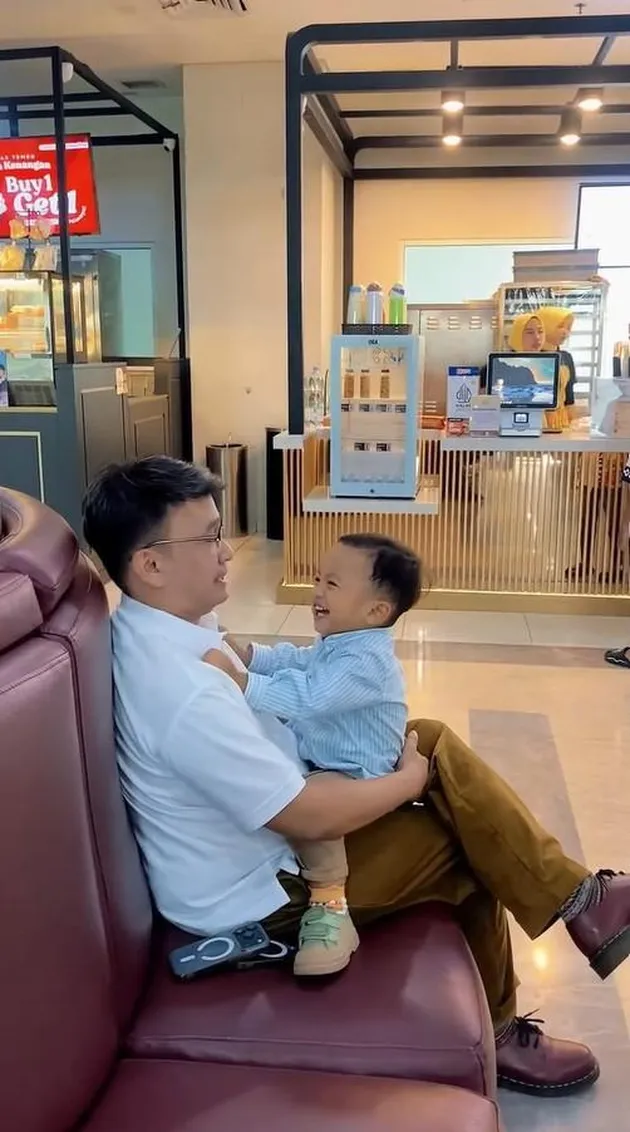 Ruben Onsu pangku anak