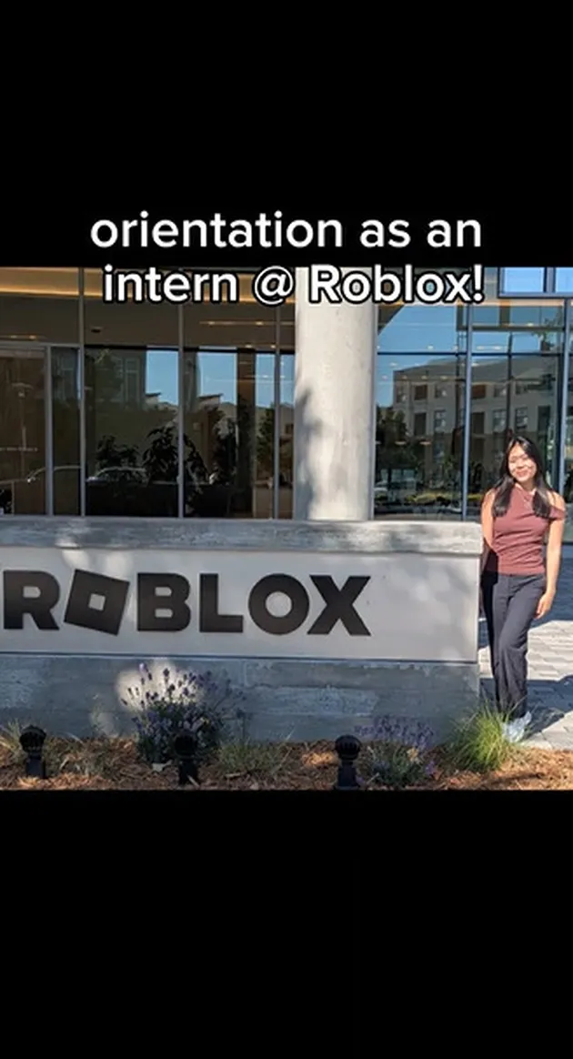 Suasana di Depan Kantor Roblox