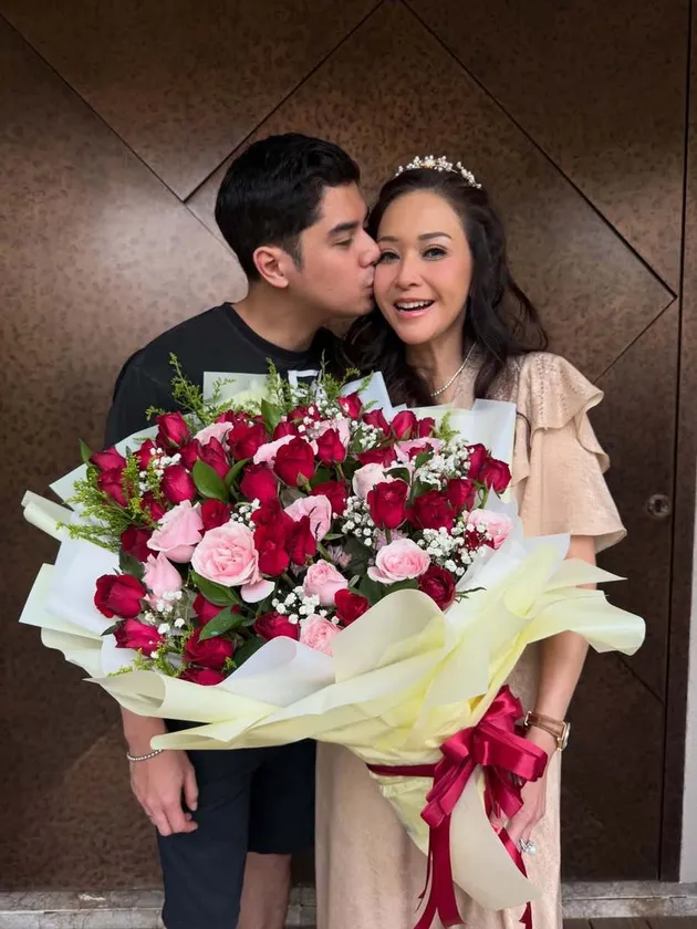 Maia Estianty dicium Al Ghazali