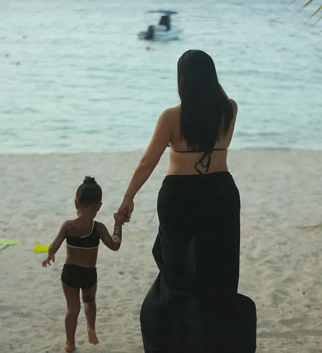 Kim Kardashian &amp; North West