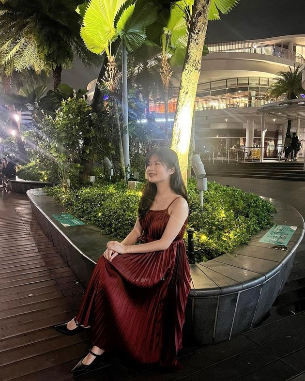 More Beautiful After Breaking Up with Kaesang, 8 Photos of Felicia Tissue Celebrating Christmas in Singapore - Happy Smile Highlighted