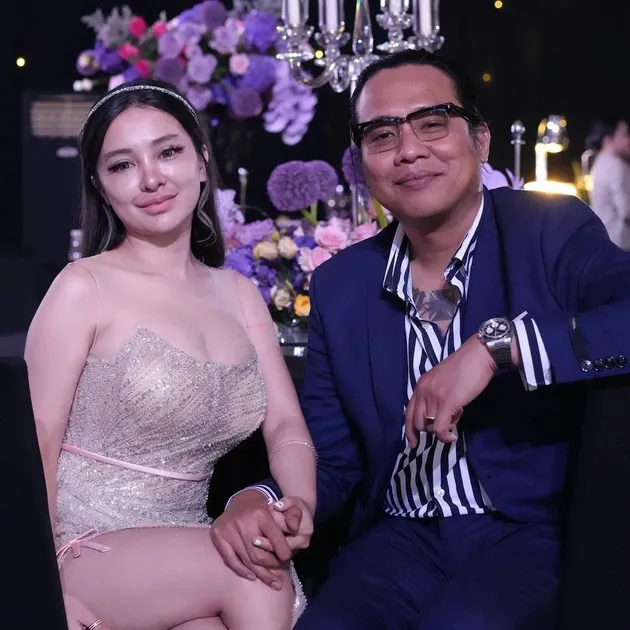 Cupi Cupita dan Gofar Hilman Kondangan