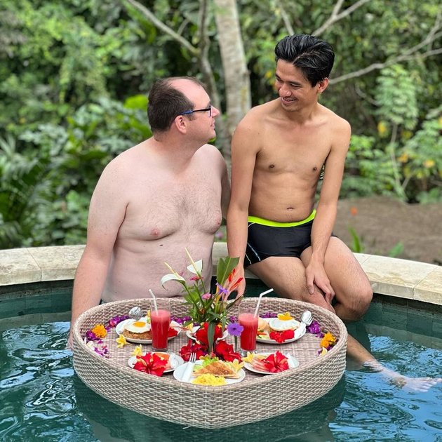 Getting Closer, Portraits of Honeymoon Ragil Mahardika and Gay Husband in Indonesia - Already Approved by the Big Family