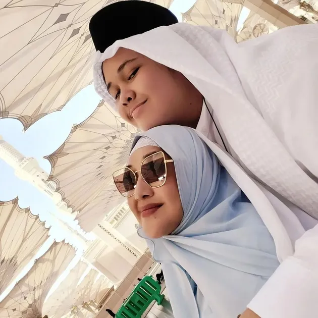 Paramitha Rusady dan Putranya