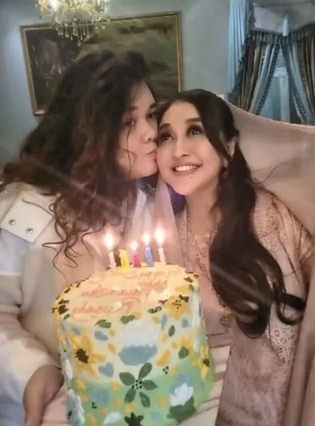 Paramitha Rusady dan Putranya
