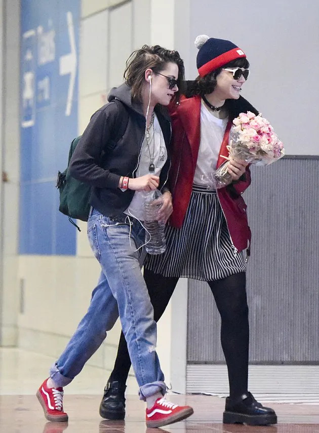 Kristen Stewart Lesbian &amp; Makin Tomboy