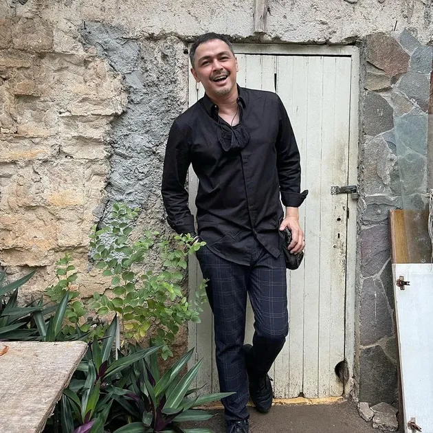 Potret Thomas Djorgi yang betah melajang hingga kini!