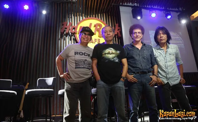 God Bless tidak meremehkan konsernya kali ini. Meskipun sudah sering melintasi panggung antara kota satu dan lainnya, mereka masih sering latihan untuk mematangkan materinya.
