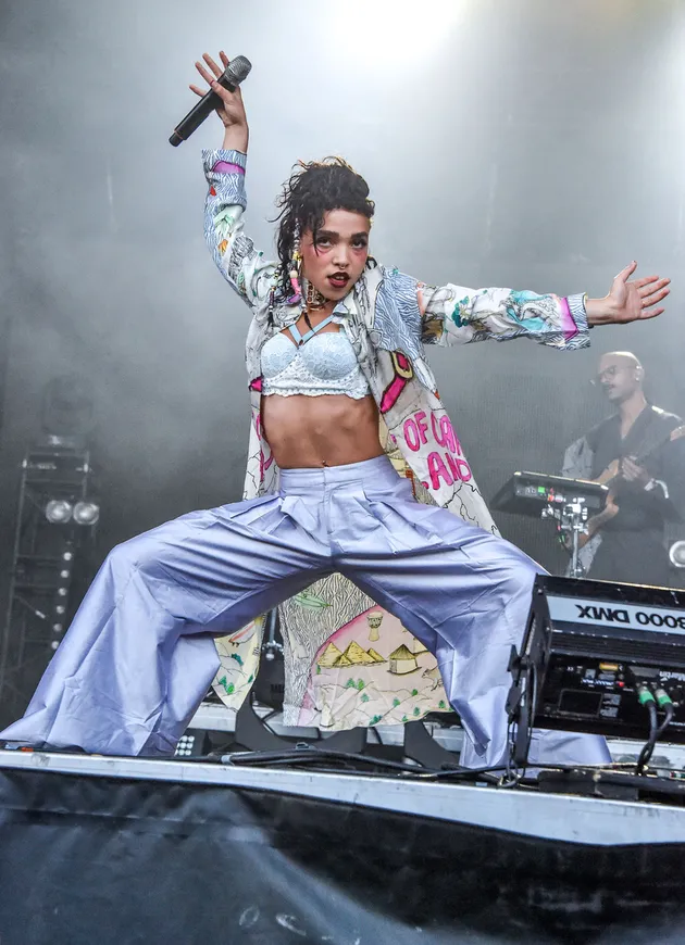 Foto Aneh FKA Twigs