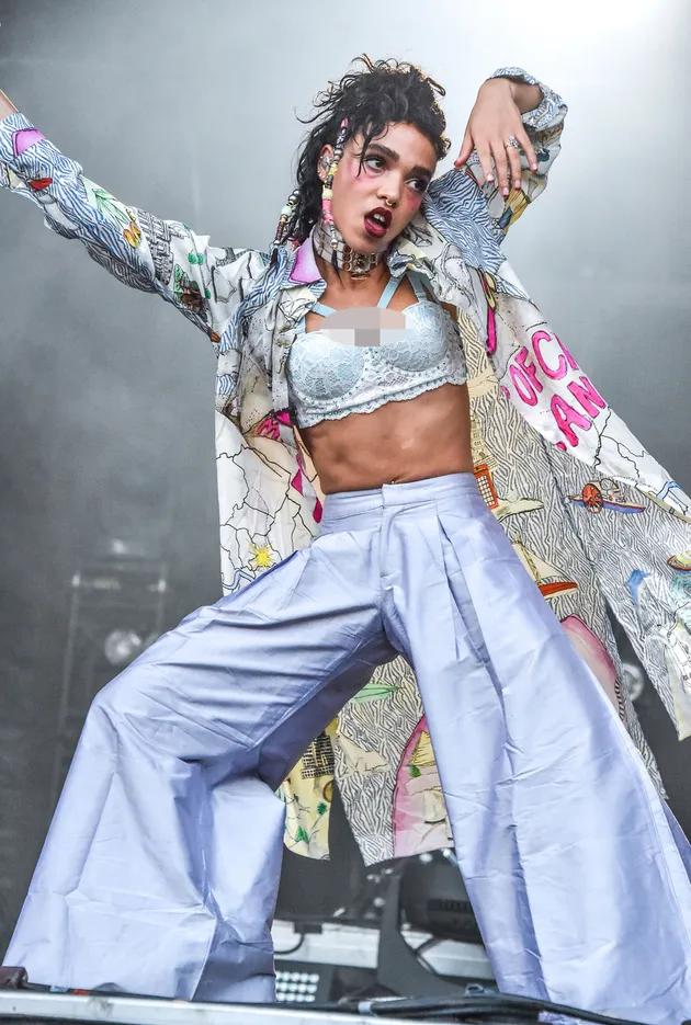Foto Aneh FKA Twigs