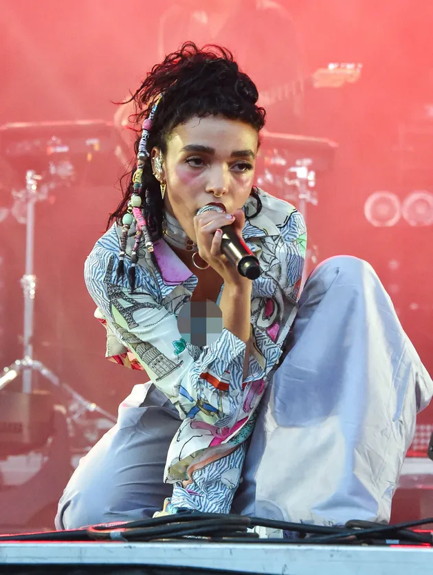 Foto Aneh FKA Twigs