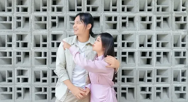 Wulan Permata dan Fandri Jeii di MV Lagu Aku Yang Tulus 