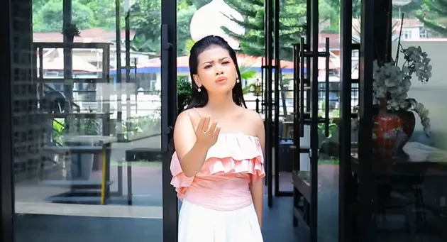 Wulan Permata di MV Lagu Aku Yang Tulus 