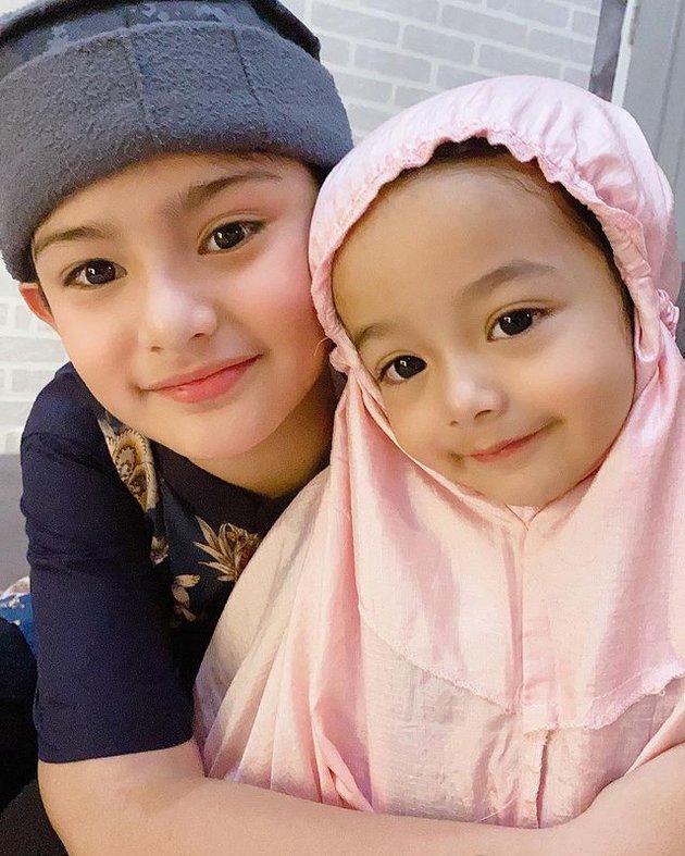So Sweet! Series of Photos Showing the Togetherness of Fairuz A Rafiq's Children, Getting Closer with the Arrival of the New Sibling