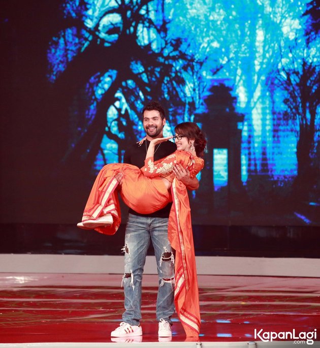 MANISNYA KEMESRAAN ABHI & PRAGYA TAMPIL DI PANGGUNG 