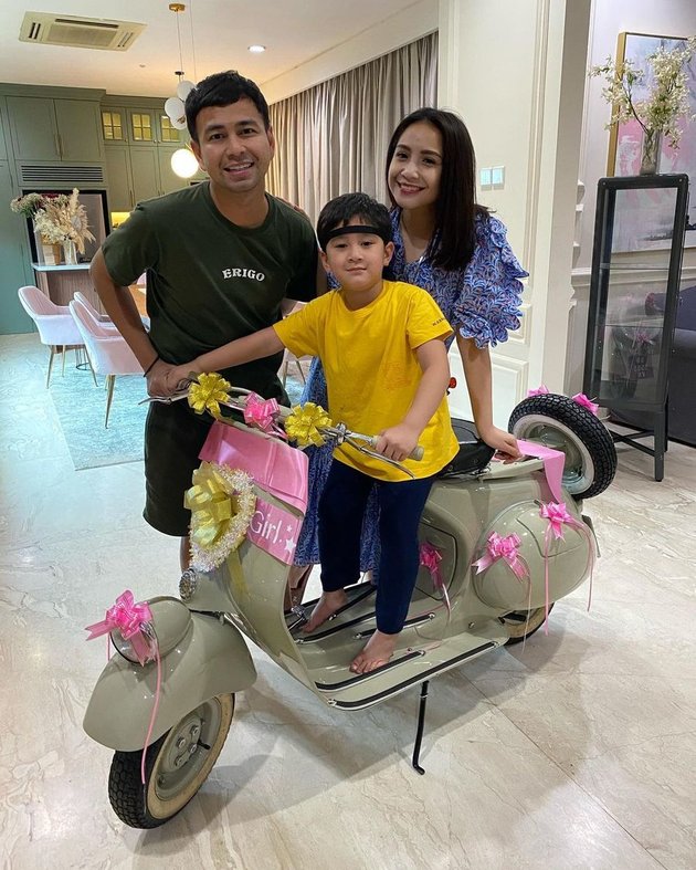 Sweetness of Rafathar Prepares Surprise for Raffi Ahmad, Secretly Shopping Alone to the Mall