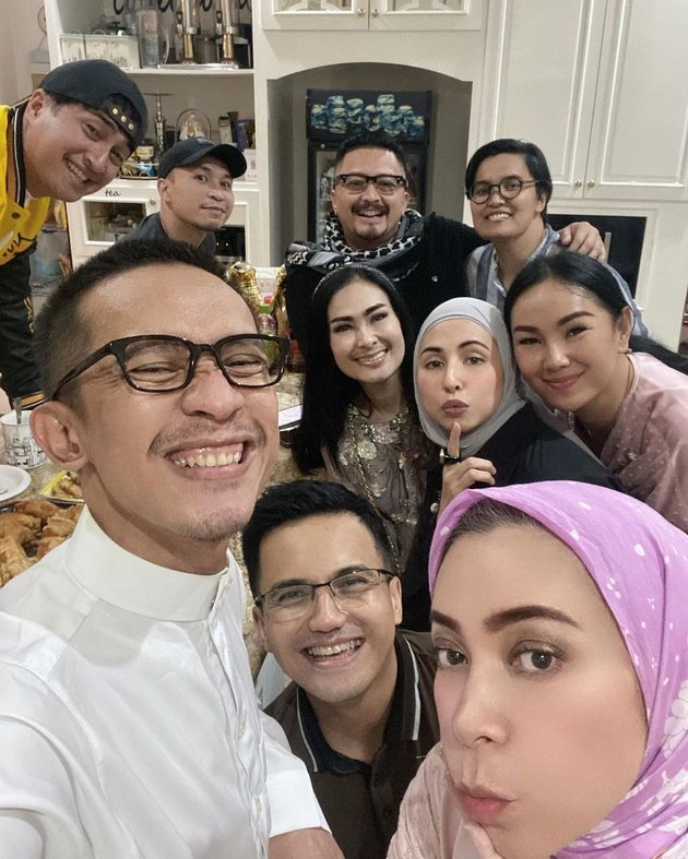 Marbot Vibes, Here are 10 Photos of Aming's Appearance When Attending Wulan Guritno's Birthday - Relaxed in Arab-style Jubah Despite Being Criticized for Hugging