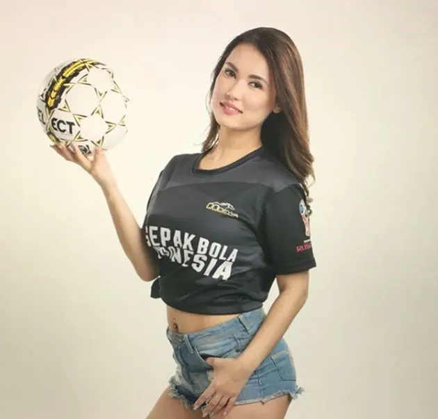 foto maria ozawa, kabar maria ozawa, video maria ozawa, maria ozawa pakai jersey Indonesia