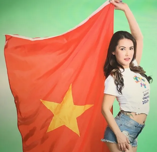 foto maria ozawa, kabar maria ozawa, video maria ozawa, maria ozawa pakai jersey Indonesia