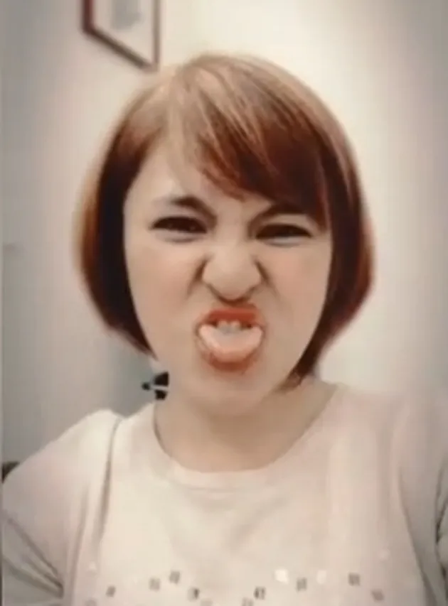 MARSHANDA PAMER EKSPRESI GILA GILAAN DAN GAYA RAMBUT BARU MARSHANDA PAMER EKSPRESI GILA GILAAN DAN GAYA RAMBUT BARU