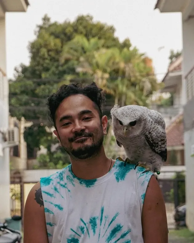 Marthino Lio dan burung peliharaan