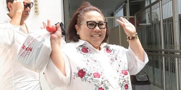 Difficult Childhood, Nunung Reveals Having Been Caught Stealing in a Shop