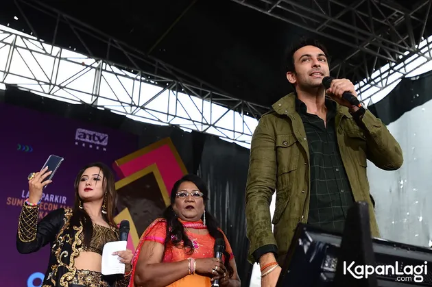 Rashami Desai &amp; Nandish Sandhu