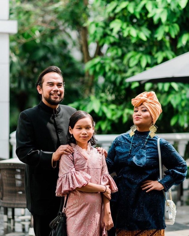 Tike Priatnakusumah menikah dengan Arief Luth Handoko pada tahun 2006 lalu. Keduanya pun dikaruniai satu orang anak bernama Latisya Rayya Arifti.