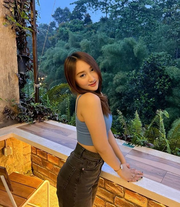 Still Remember the Song 'Goyang Dua Jari'? Check Out 8 Photos of the Singer, Sandrina Mazaya, Who is Rarely in the Spotlight - Her Beautiful Face Will Mesmerize You