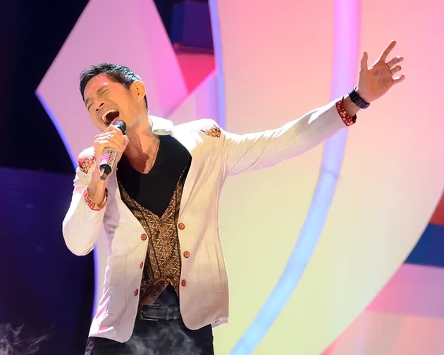 Masih Ingat Sederet Rekan Duet Tampan Melly Goeslaw Berikut Ini?
