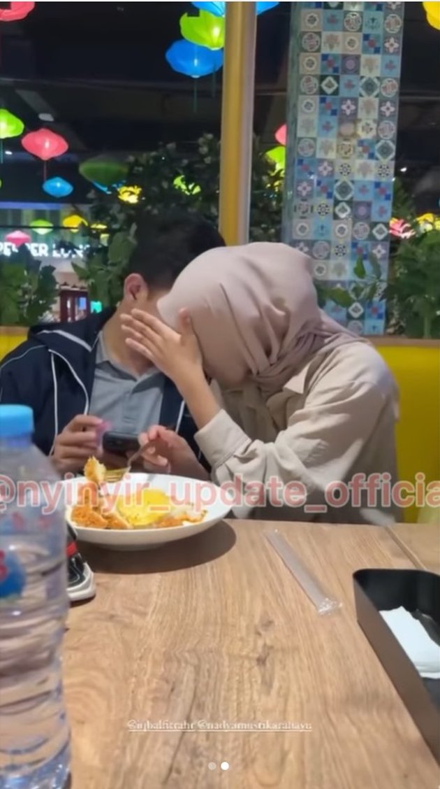 Still Shy! 8 Photos of Nadya Mustika Eating Together with Her Lover - Already Making a Wedding Dress?