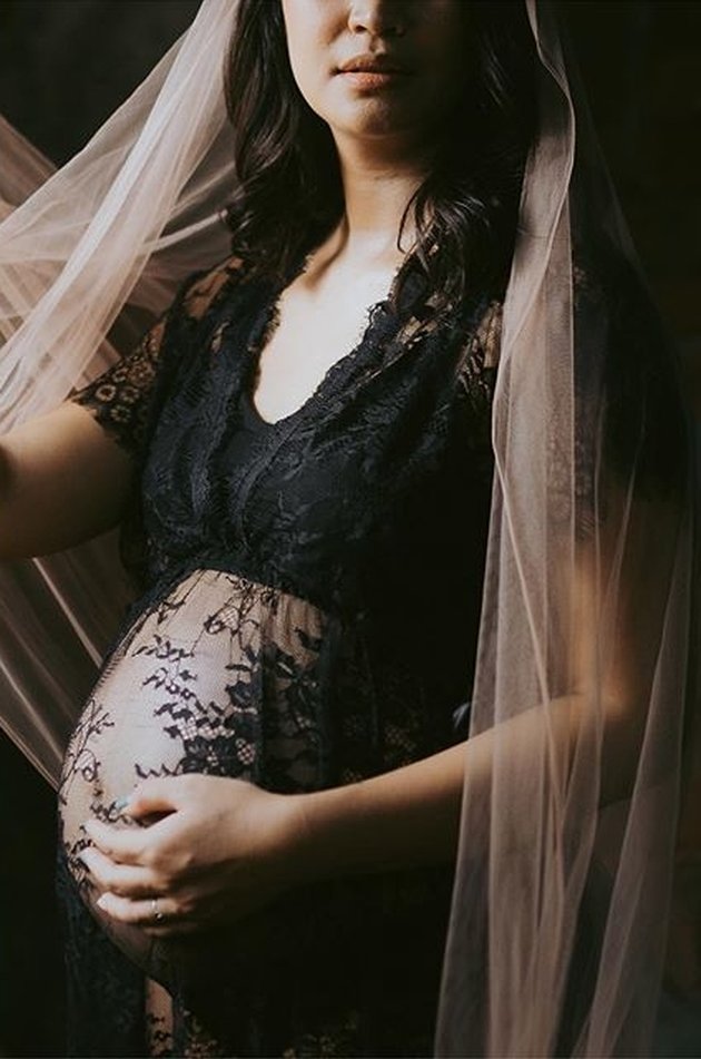 Anneke Jody's Maternity Shoot, Ready to Welcome First Child